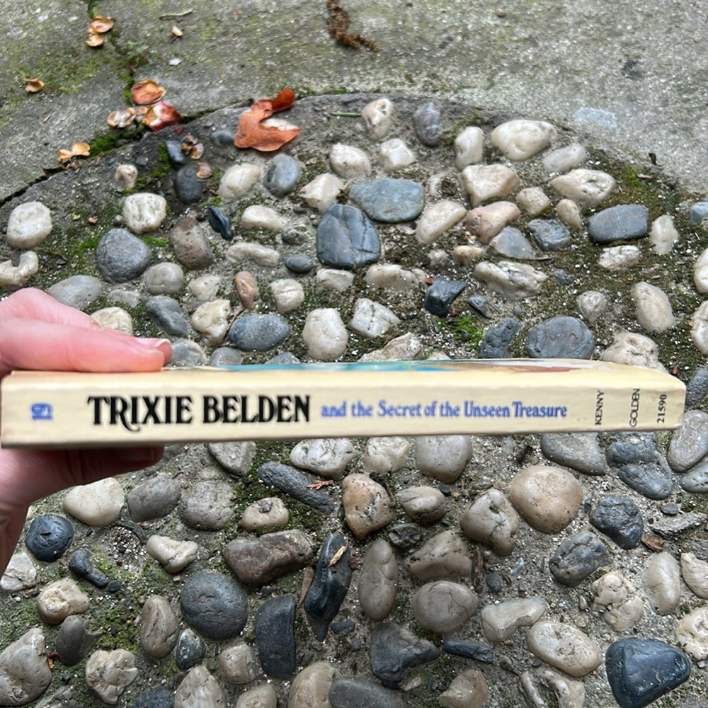 Vintage Trixie Belden Book 19 “The Secret of the Unseen Treasure" Paperback 1977 - Picture 3 of 7